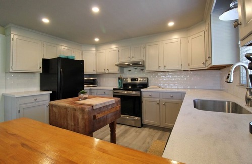 East Orleans Bed & Breakfast | Ship's Knees Inn