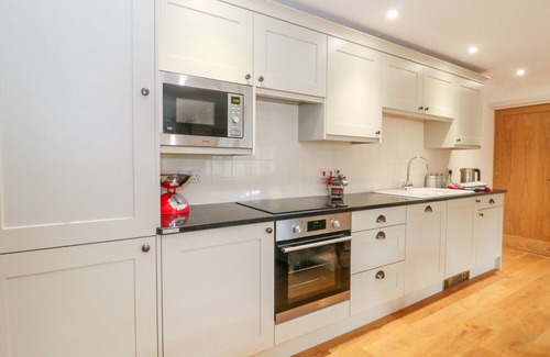 Yeovil House | SHIPPON BARN, pet friendly, with a garden in Yeovil, Somerset