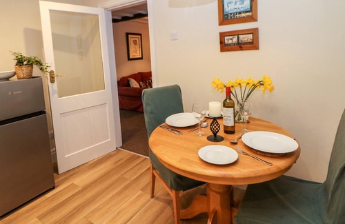 Hope House | SHIPPON COTTAGE, pet friendly in Castleton, Peak District