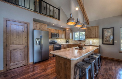 Nemo Cabin | Shiprock Cabin - Modern 3 Bedroom 3.5 bathroom cabin with fire table