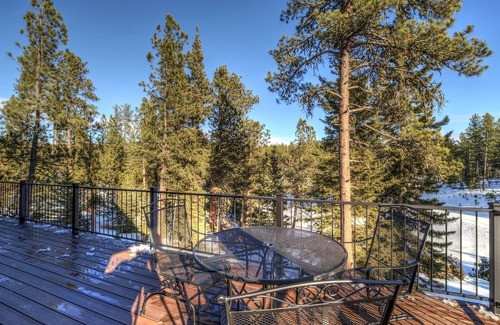 Nemo Cabin | Shiprock Cabin - Modern 3 Bedroom 3.5 bathroom cabin with fire table