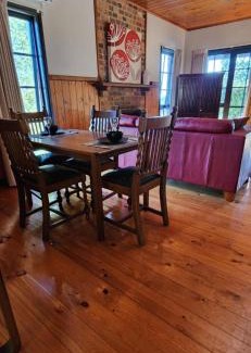 Hoddles Creek Ski Chalet | Shiprock Farm Cottage