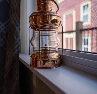 Mahone Bay Hotel | Ships Inn