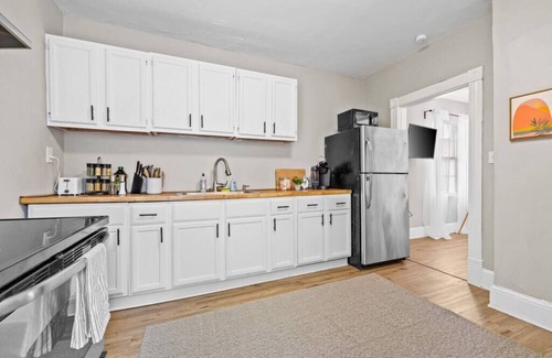 Portsmouth Apartment | Shipside Suite~Modern~ Fast WI-FI~Cozy
