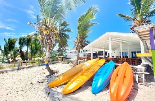 Farmer's Hill Hotel | Shipwreck at Exuma Palms Resort