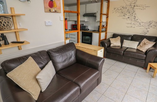 Kidwelly Cottage | SHIPWRECK CHALET, pet friendly, country holiday cottage in Kidwelly