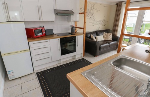 Kidwelly Cottage | SHIPWRECK CHALET, pet friendly, country holiday cottage in Kidwelly