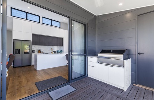 Marks Point House | Shiraz at Marks Point: Lovely 2-Bed Villa