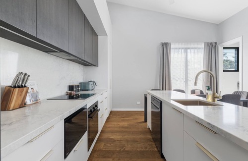 Marks Point House | Shiraz at Marks Point: Lovely 2-Bed Villa