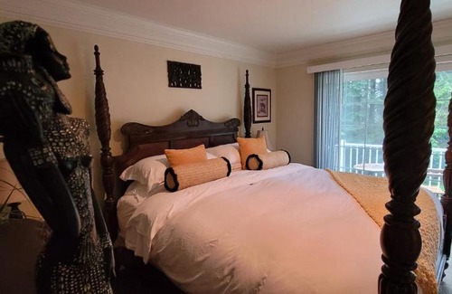 Crescent City Bed & Breakfast | Shiraz Boutique African Suite B&B