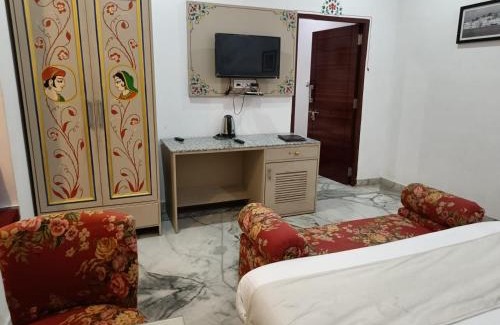 Lake Swaroop Sagar House | Shiv Villa Home Stay