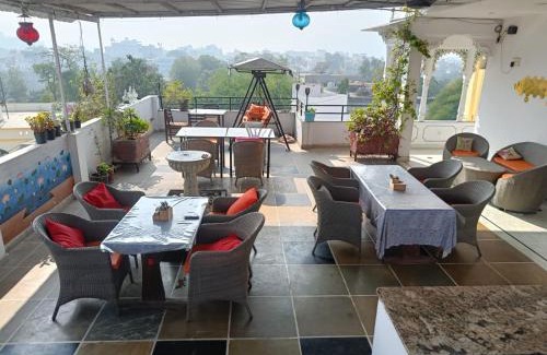 Lake Swaroop Sagar House | Shiv Villa Home Stay