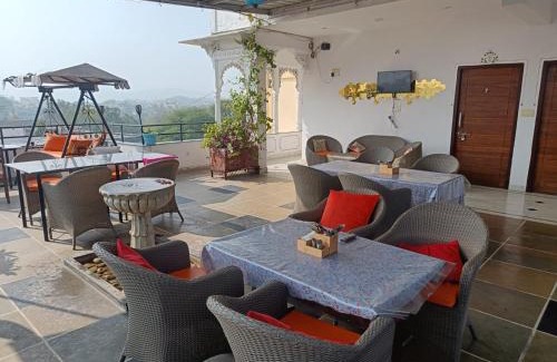 Lake Swaroop Sagar House | Shiv Villa Home Stay