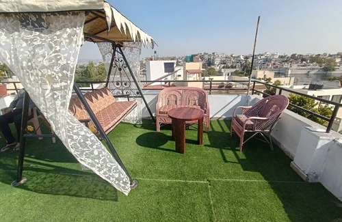 Lake Swaroop Sagar House | Shiv Villa Homestay near lake pichola