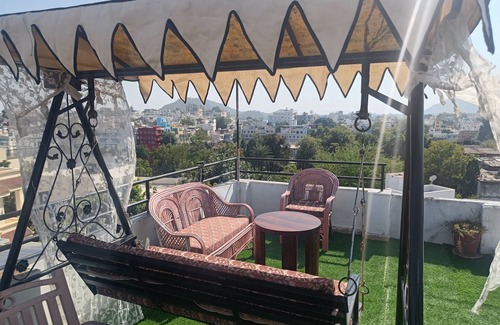 Lake Swaroop Sagar House | Shiv Villa Homestay near lake pichola