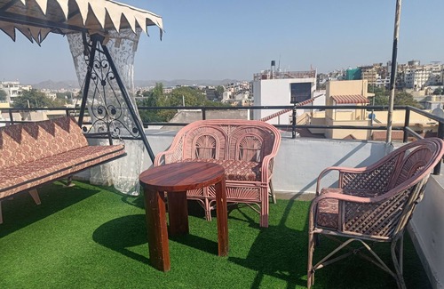 Lake Swaroop Sagar House | Shiv Villa Homestay near lake pichola