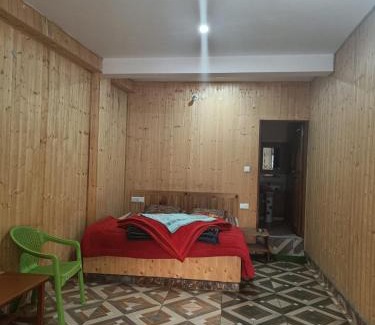 Tosh House | Shiva mountain guest house & Cafe