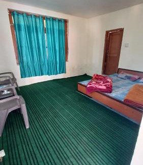 Tosh House | Shiva mountain guest house & Cafe