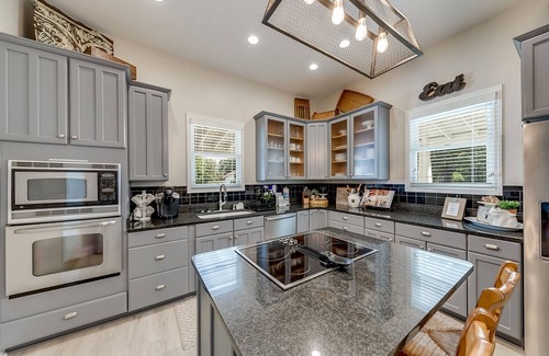 Cleveland House | Shoal Creek Acres – Peaceful Country Escape Near Helen with Firepit, Games &