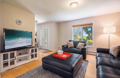 Rye House | Shoals View Escape Ocean Views Dog-Friendly