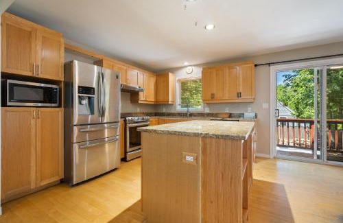 Rye House | Shoals View Escape Ocean Views Dog-Friendly