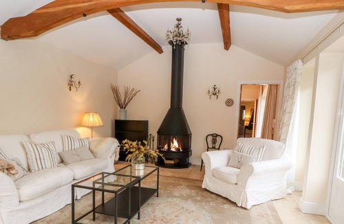 Cardeston Cottage | SHOOTHILL LODGE, pet friendly, with open fire in Ford, Shropshire
