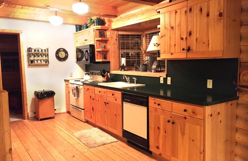 Last Chance Cabin | Shooting Star Lodge-Sleeps 15, 9 Beds 3 Baths
