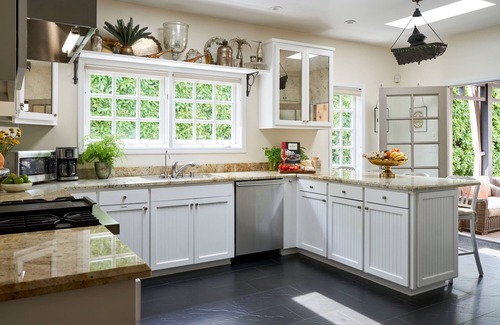 Melrose House | Shop & Dine just steps away from stunning Spanish home and designers Oasis