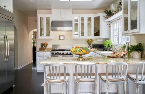 Melrose House | Shop & Dine just steps away from stunning Spanish home and designers Oasis