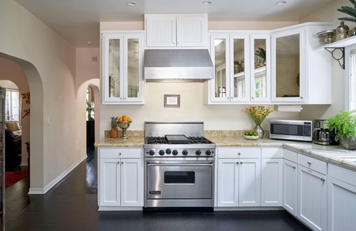 Melrose House | Shop & Dine just steps away from stunning Spanish home and designers Oasis