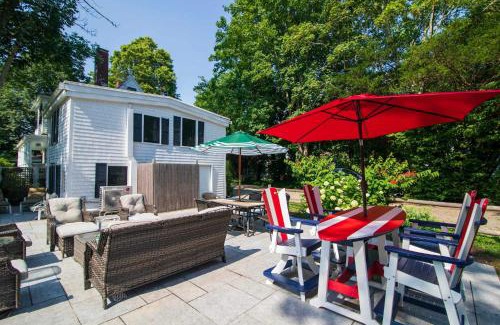 Yarmouth Port House | Shopping Restaurants 6 mins to Beach AC