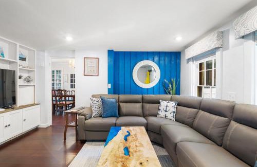 Yarmouth Port House | Shopping Restaurants 6 mins to Beach AC
