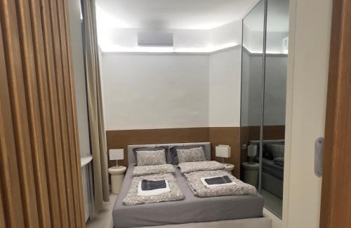 Inner City Budapest Apartment | Shopping street - stylish living, modern, central