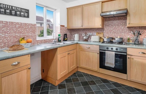 Langley Marish House | Shops 4min walk | Family | 2 En-suite | Parking x1