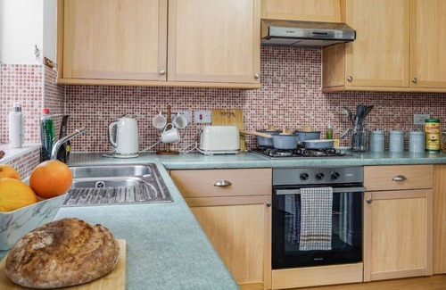 Langley Marish House | Shops 4min walk | Family | 2 En-suite | Parking x1