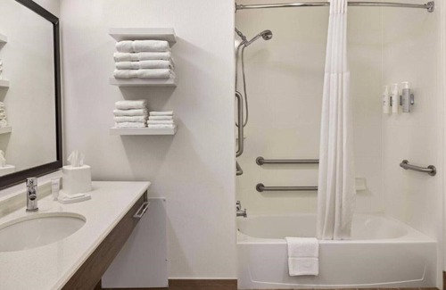 Maple Grove House | Shops, golf, and the outdoors in Maple Grove