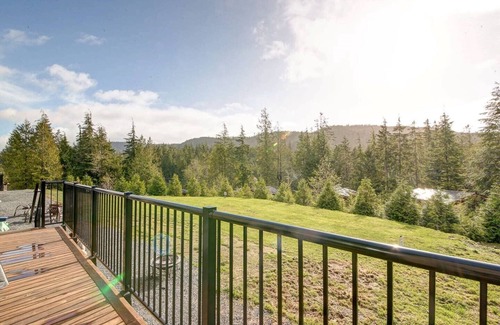 Port Renfrew House | Shore 2 Please - Lower Unit,BRIGHT/Mountain views H198251310