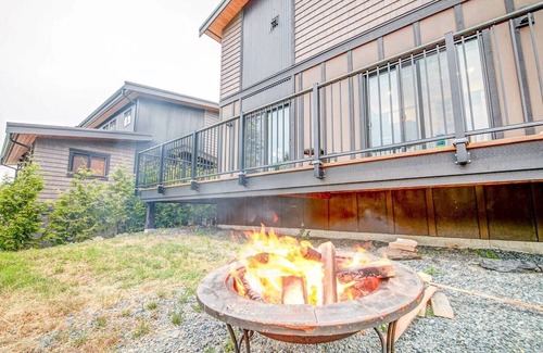 Port Renfrew House | Shore 2 Please - Lower Unit,BRIGHT/Mountain views H198251310