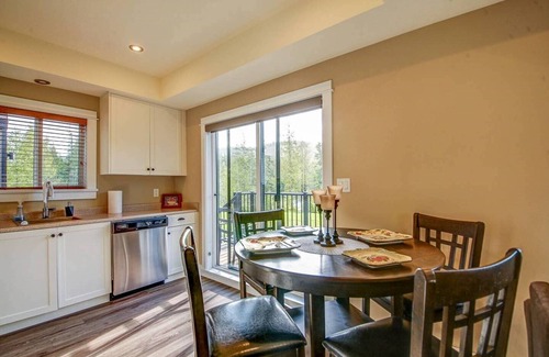 Port Renfrew House | Shore 2 Please (Oceanview with Amazing Views)