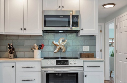 Old Saybrook House | SHORE BEATS WORK Weekend warriors.Family Friendly.Walk to Cornfield Point Beach