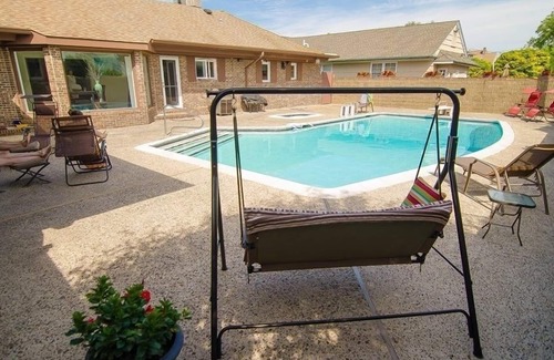 St. Leonard's Tract House | SHORE FUN: Beach 1 Block Away - Pool - Private Parking - Boardwalk