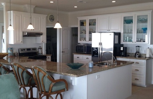 Galveston House | Shore Haven - 2 Bedrooms, 2 Bath, Sleeps 10 - Beach Front!