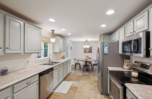 Grand Junction House | Shore Haven:Unwind in Comfort at Shore Haven – Your Perfect Summer Retreat on Silver Lake