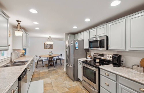 Grand Junction House | Shore Haven:Unwind in Comfort at Shore Haven – Your Perfect Summer Retreat on Silver Lake