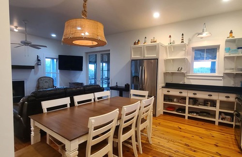 Carova Beach Cottage | Shore Relaxing ocean views and wild horses Farm house cottage dog friendly