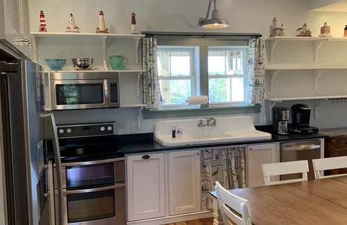 Carova Beach Cottage | Shore Relaxing ocean views and wild horses Farm house cottage dog friendly