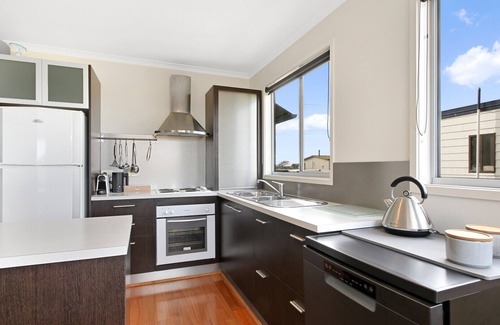 Lake Tyers Beach House | Shore Thing Upstairs - Lake Tyers Beach