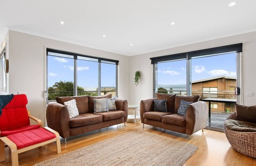 Lake Tyers Beach House | Shore Thing Upstairs - Lake Tyers Beach