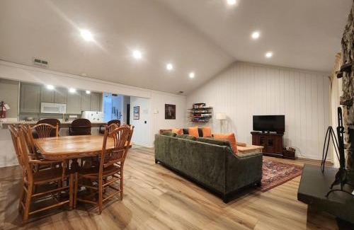 Brockway Apartment | Shore View Serenity home
