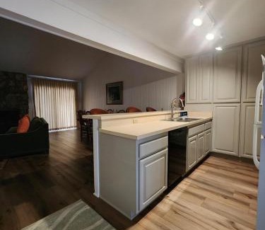 Brockway Apartment | Shore View Serenity home